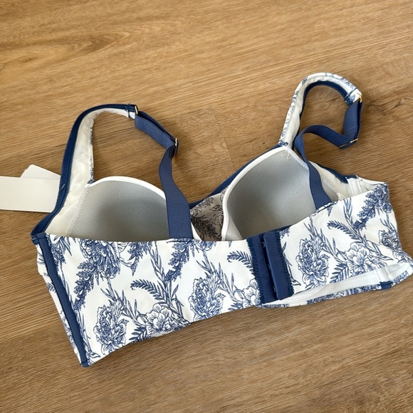 Smart Fusion
Mesh Front Contouring Bra - Picture 3 of 3